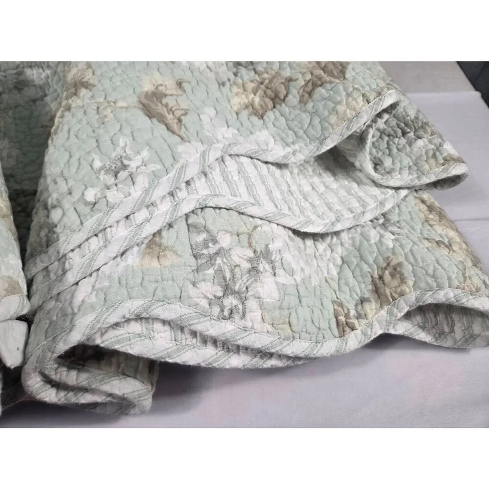 Raymond Waites Floral Quilted Comforter Full/Queen
